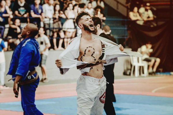 En quoi la maîtrise des techniques d'étranglement en Jiu-Jitsu peut-elle bénéficier aux professionnels de la sécurité?
