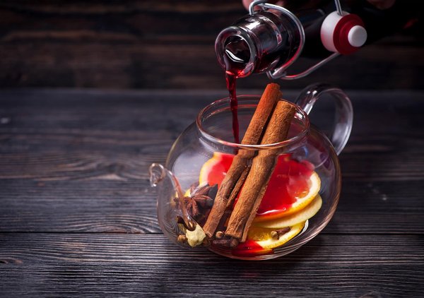 Quelle est l'influence d'un bon échauffement cognitif sur la réactivité des joueurs en début de match?